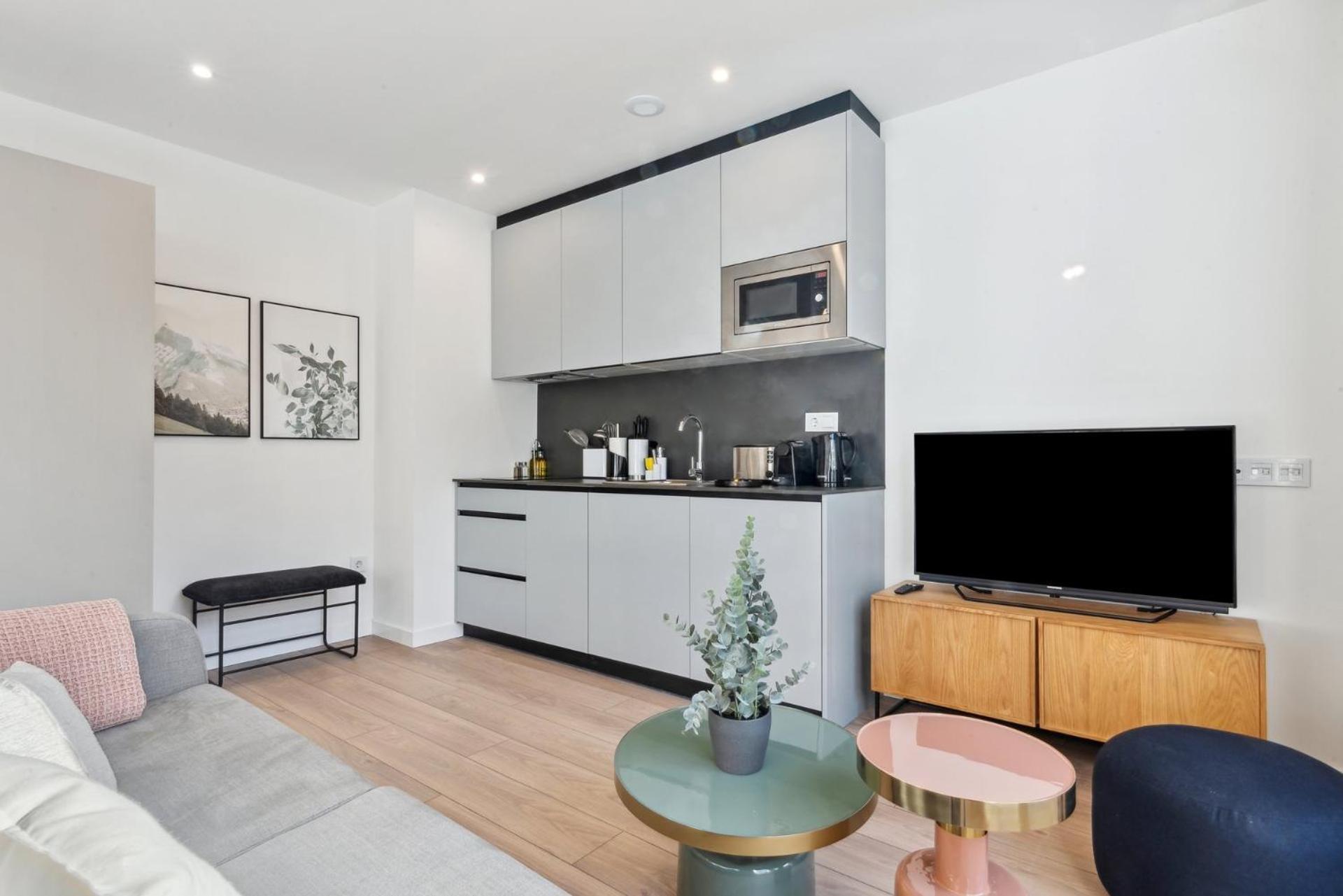 Limehome Valencia Carrer Del Pare Palau I Quer Exterior foto