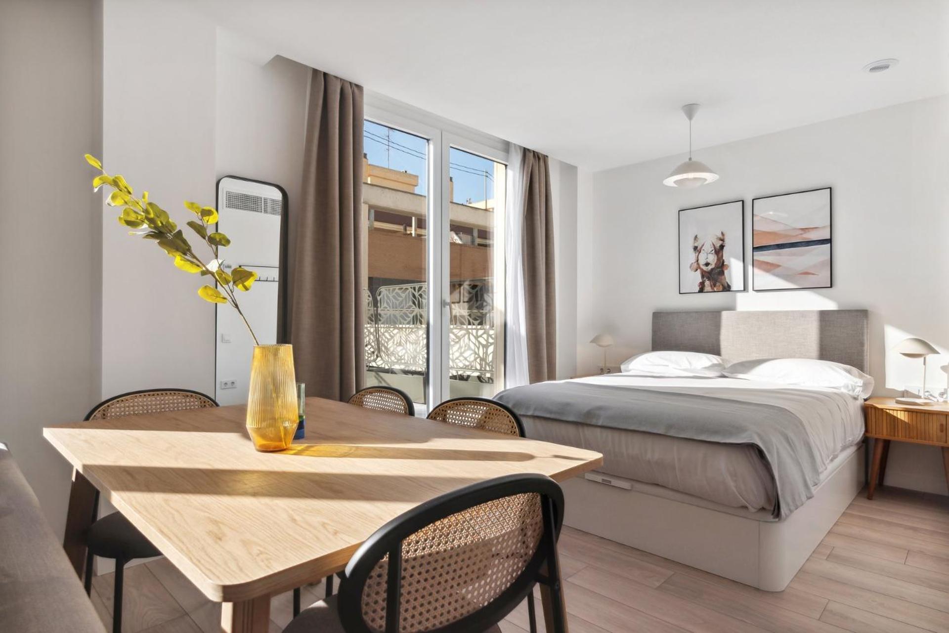 Limehome Valencia Carrer Del Pare Palau I Quer Exterior foto
