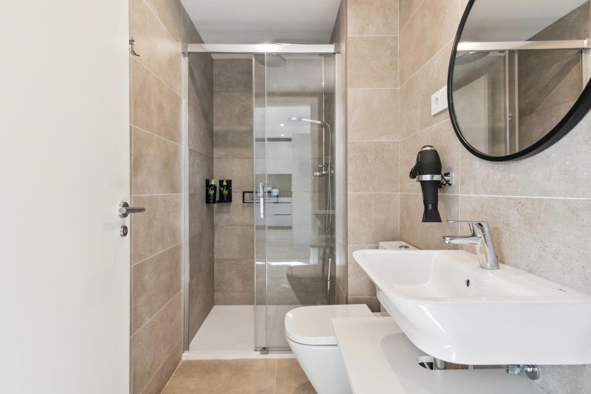 Limehome Valencia Carrer Del Pare Palau I Quer Exterior foto