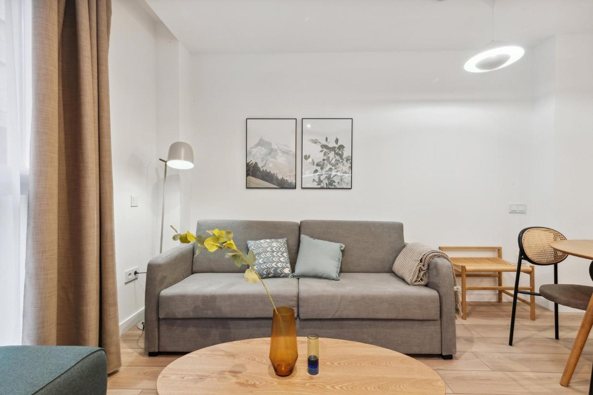 Limehome Valencia Carrer Del Pare Palau I Quer Exterior foto