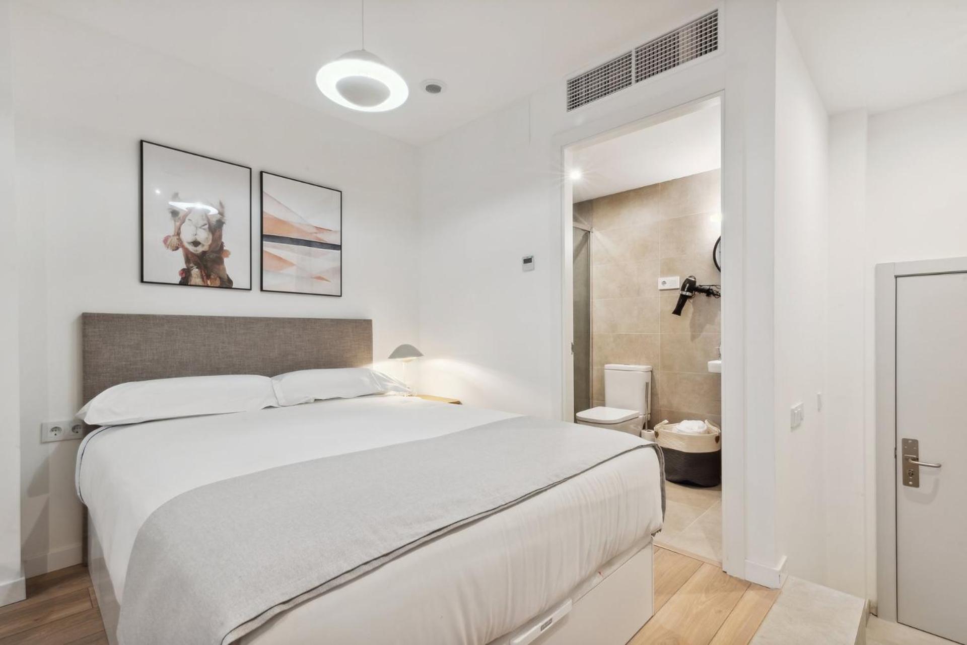 Limehome Valencia Carrer Del Pare Palau I Quer Exterior foto