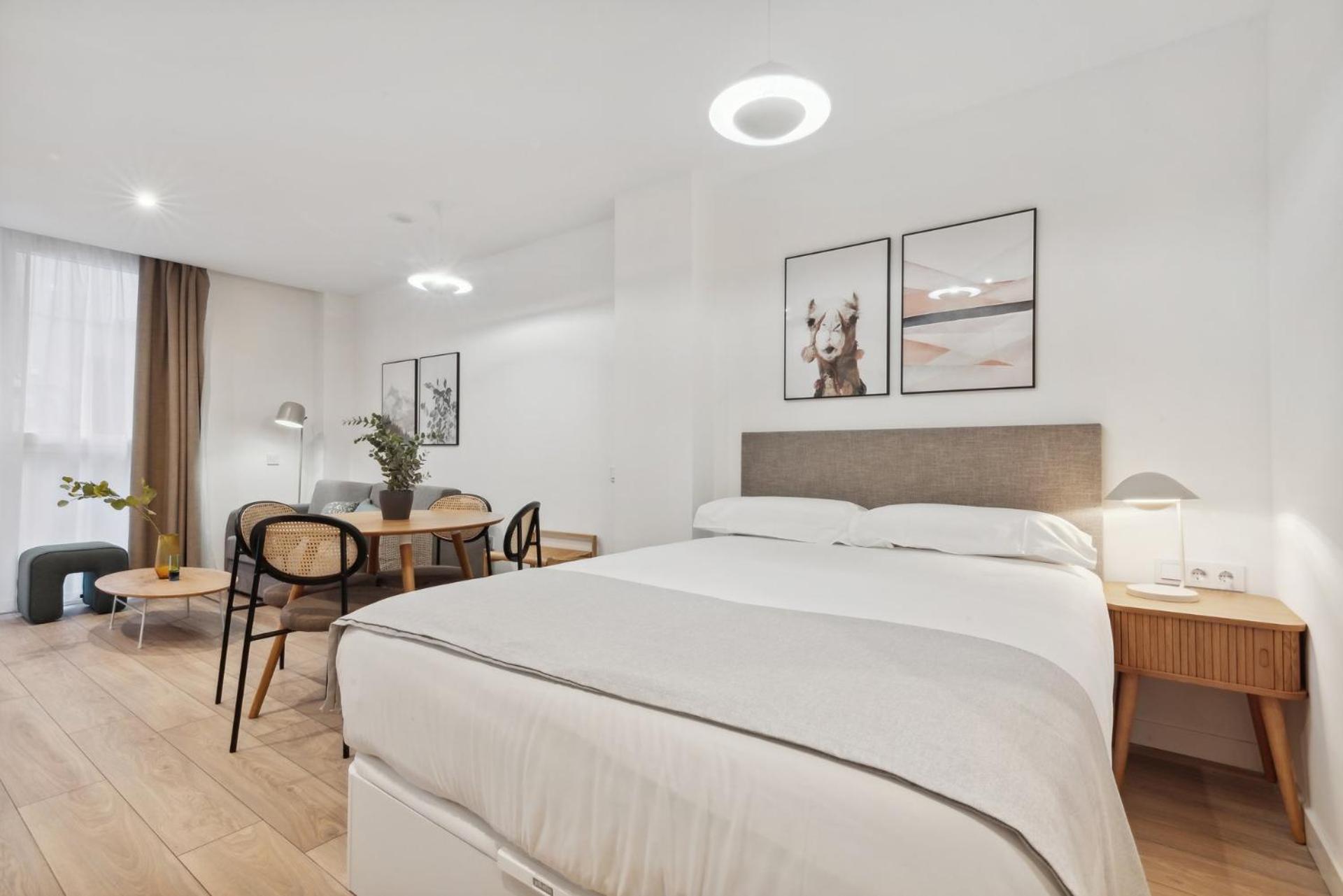 Limehome Valencia Carrer Del Pare Palau I Quer Exterior foto