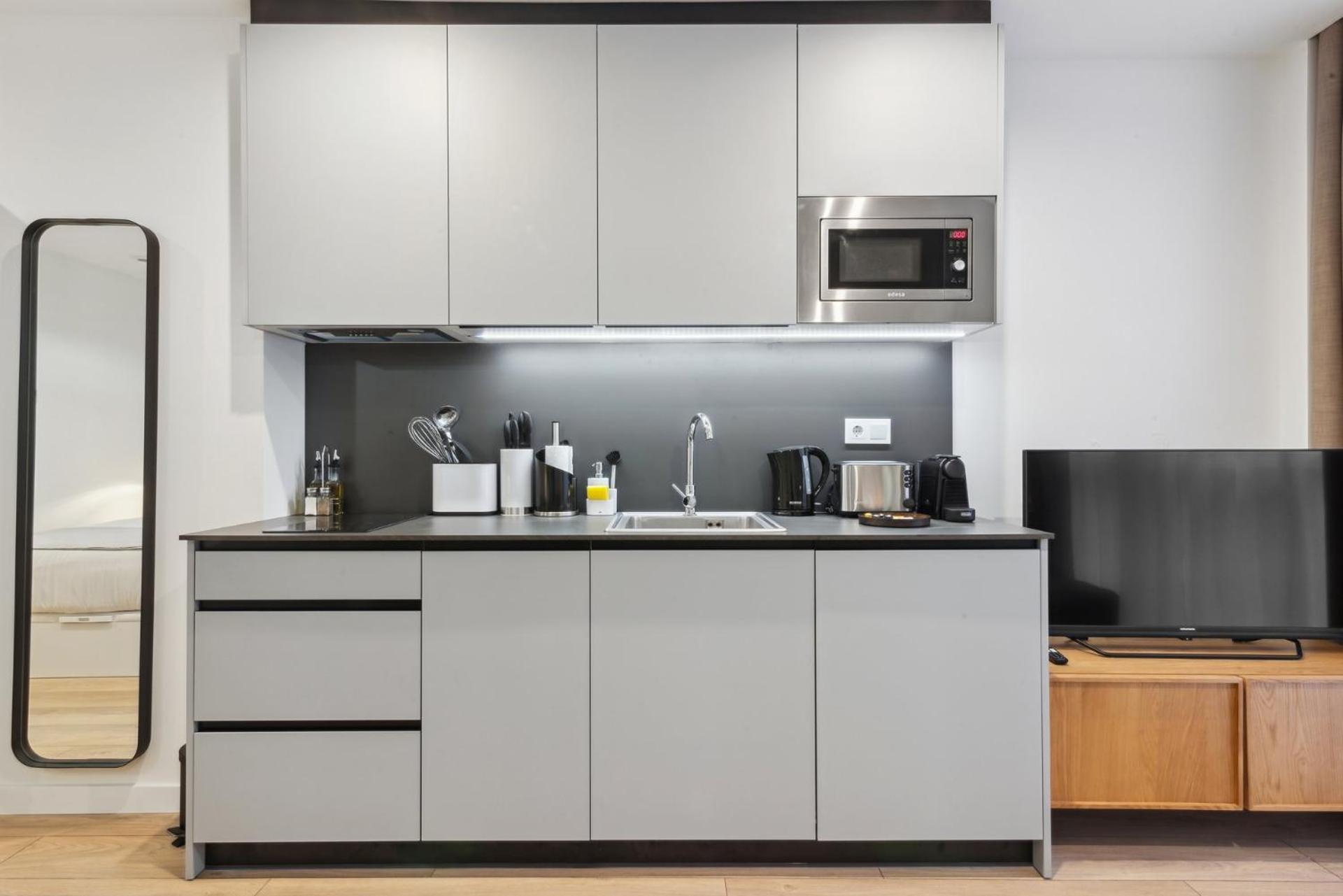 Limehome Valencia Carrer Del Pare Palau I Quer Exterior foto