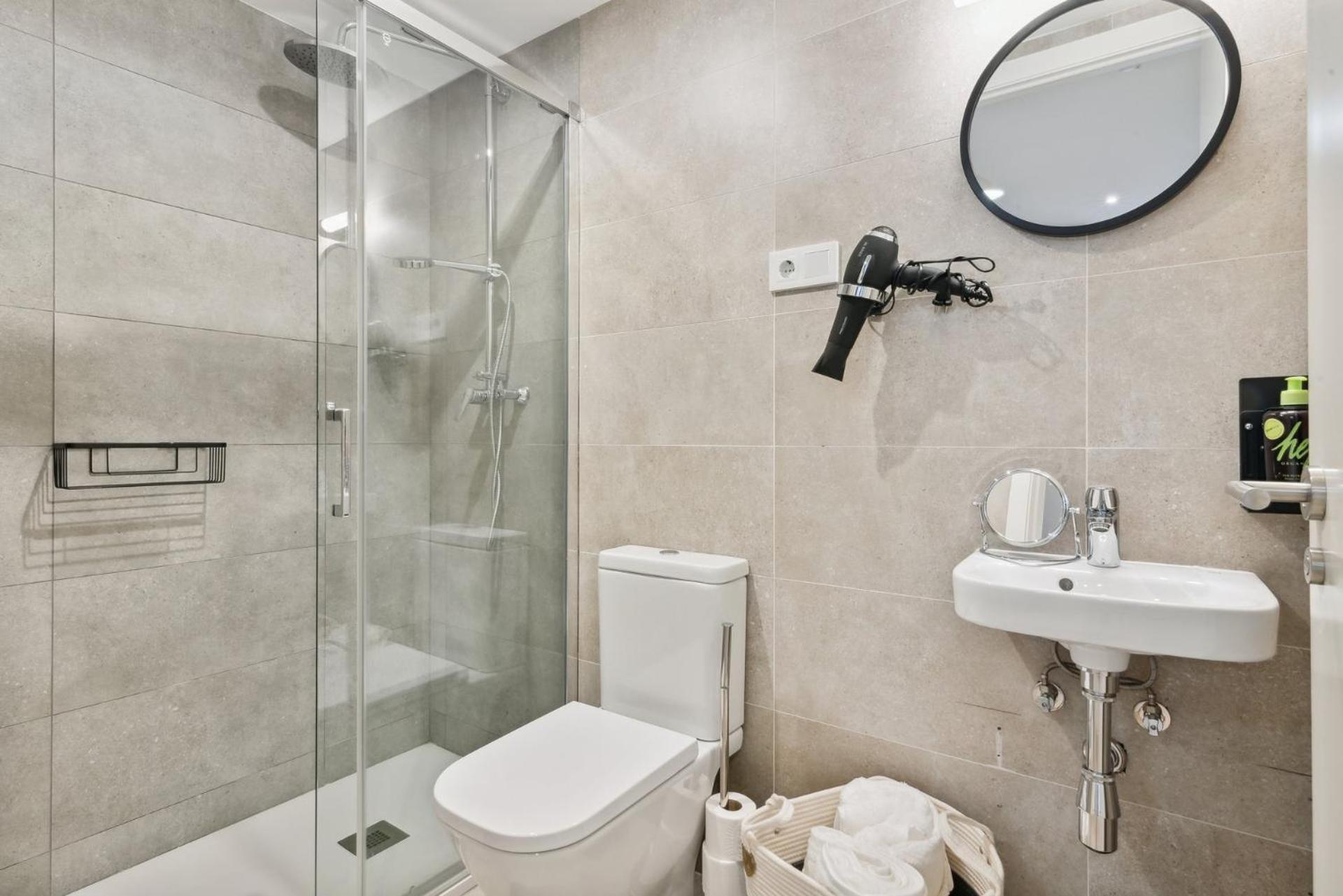 Limehome Valencia Carrer Del Pare Palau I Quer Exterior foto