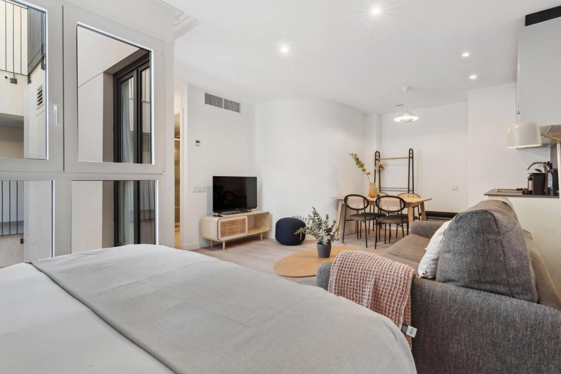 Limehome Valencia Carrer Del Pare Palau I Quer Exterior foto