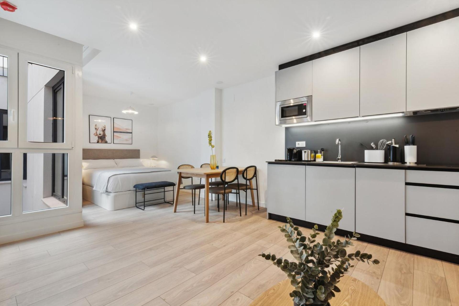 Limehome Valencia Carrer Del Pare Palau I Quer Exterior foto