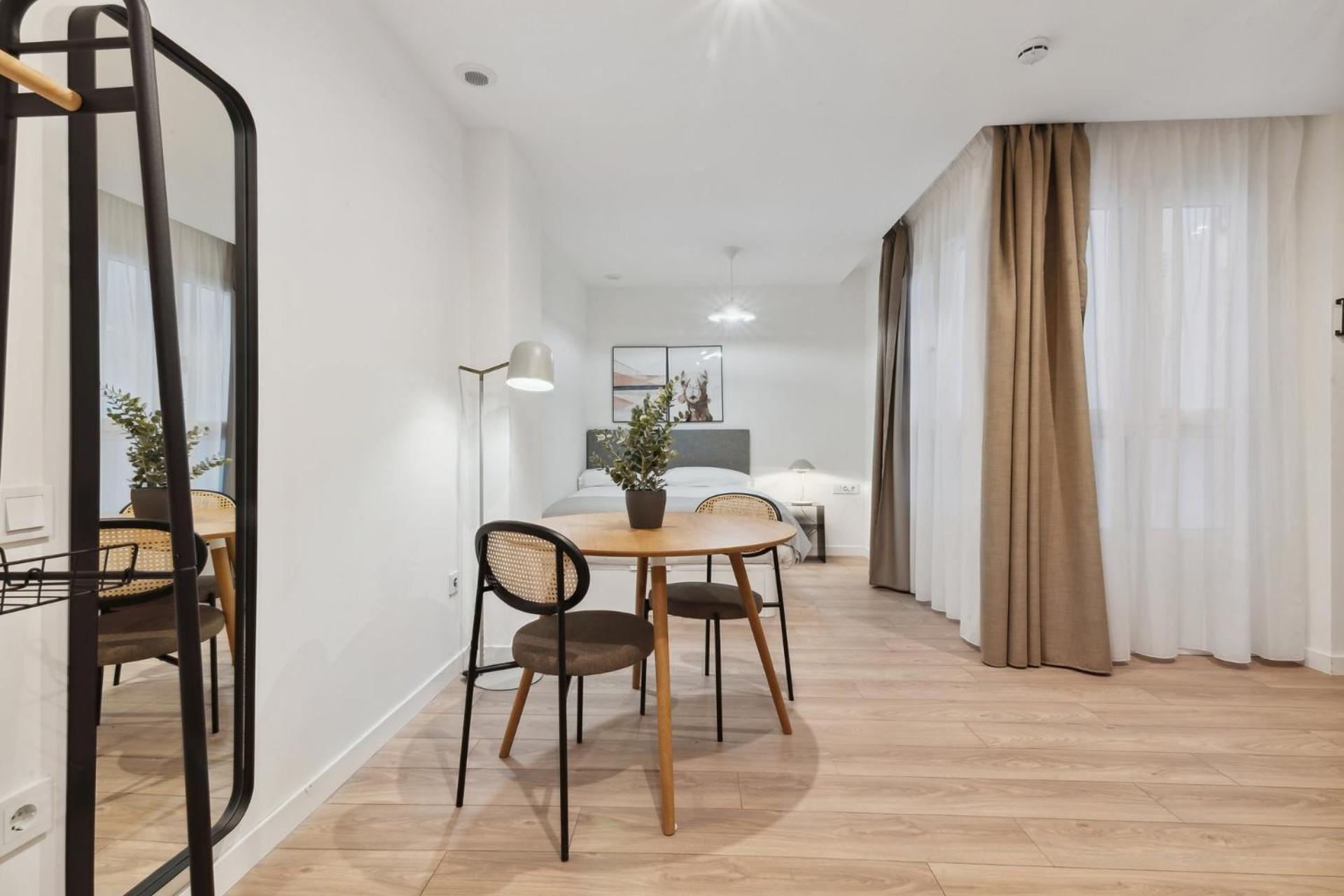 Limehome Valencia Carrer Del Pare Palau I Quer Exterior foto