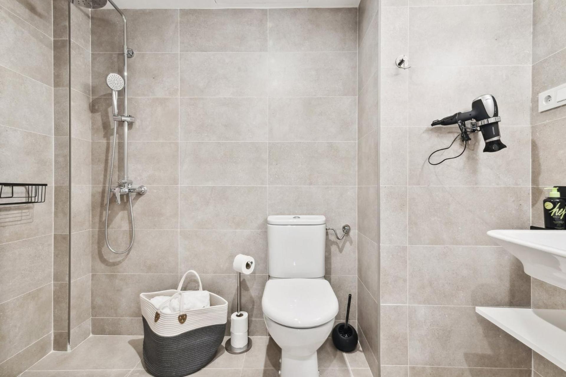 Limehome Valencia Carrer Del Pare Palau I Quer Exterior foto